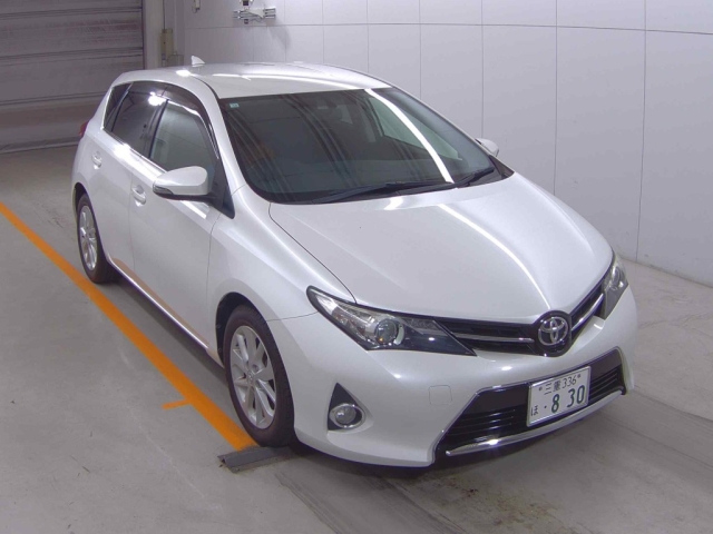 TOYOTA AURIS