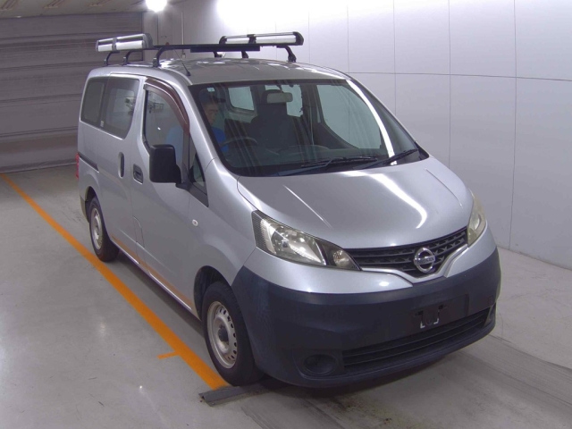 NISSAN NV200