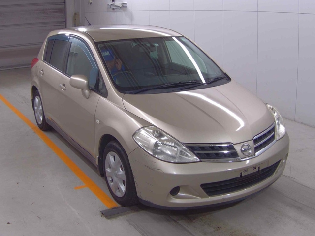 NISSAN TIIDA