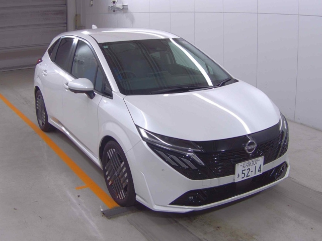 NISSAN AURA
