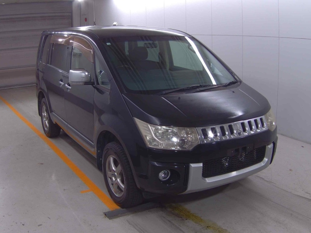 MITSUBISHI DELICA D5