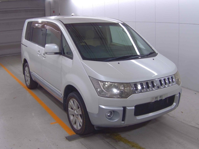 MITSUBISHI DELICA D5