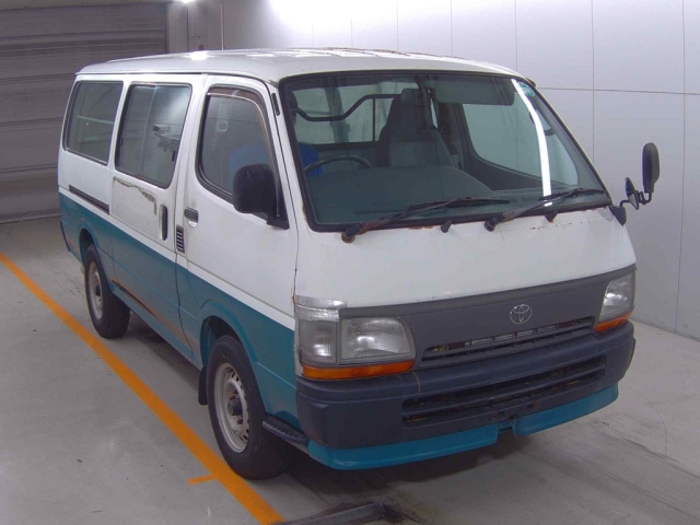 TOYOTA HIACE VAN