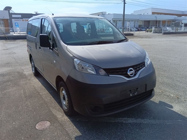 NISSAN NV200