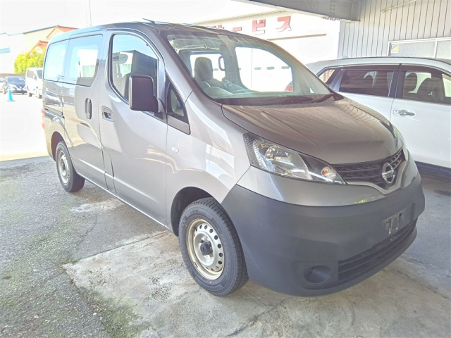 NISSAN NV200