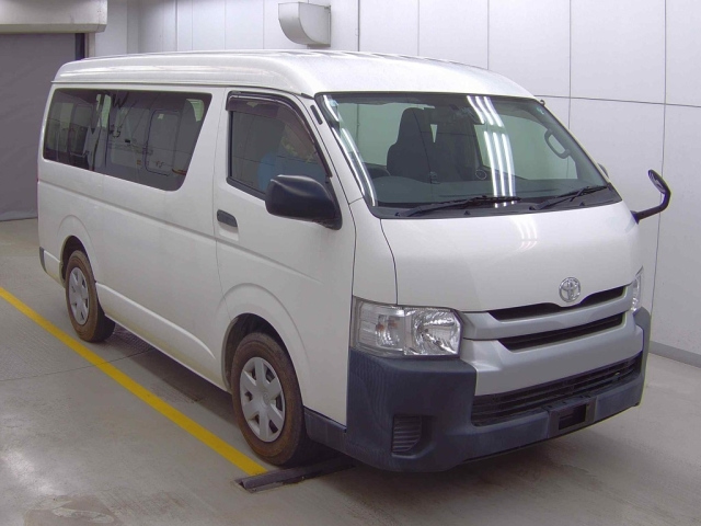 TOYOTA HIACE
