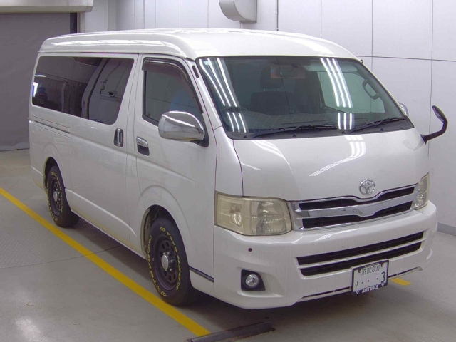 TOYOTA HIACE VAN