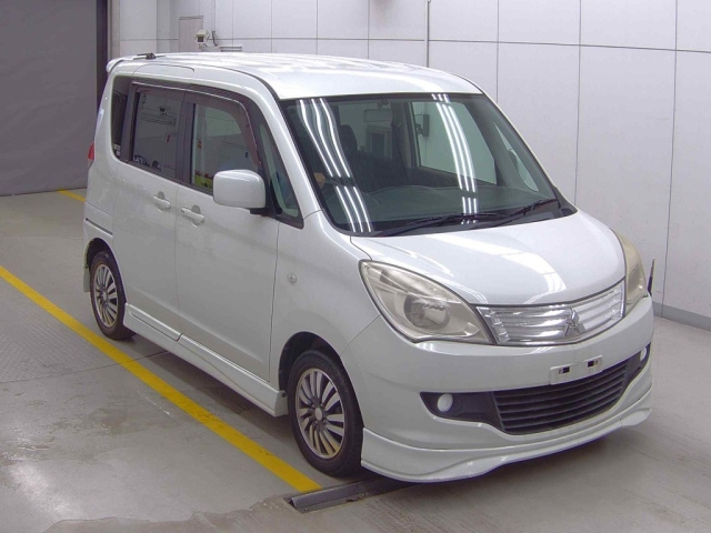 MITSUBISHI DELICA D2