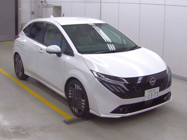 NISSAN AURA