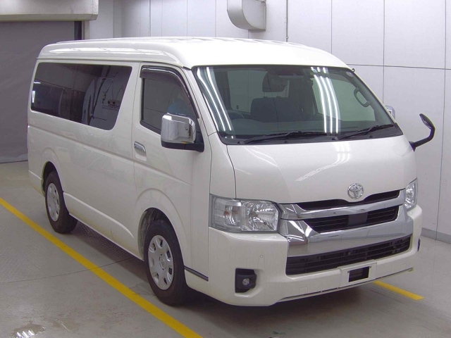 TOYOTA HIACE