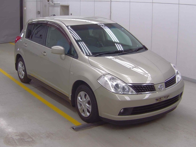 NISSAN TIIDA