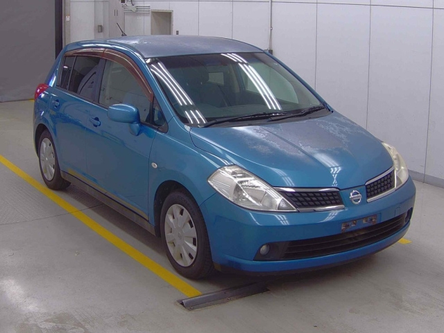 NISSAN TIIDA