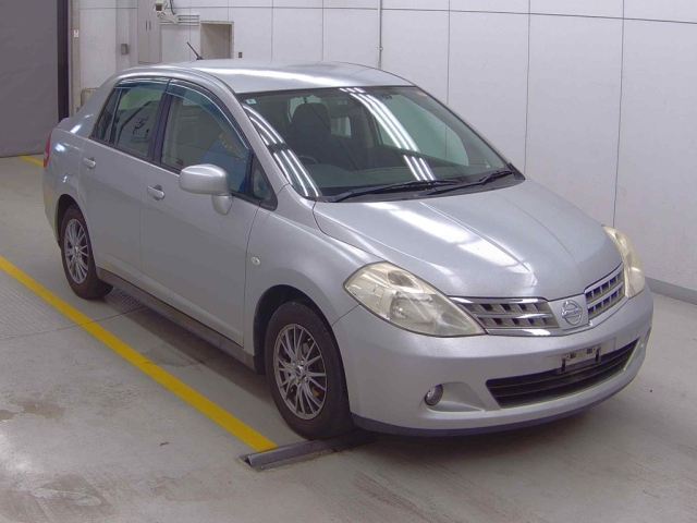 NISSAN TIIDA LATIO