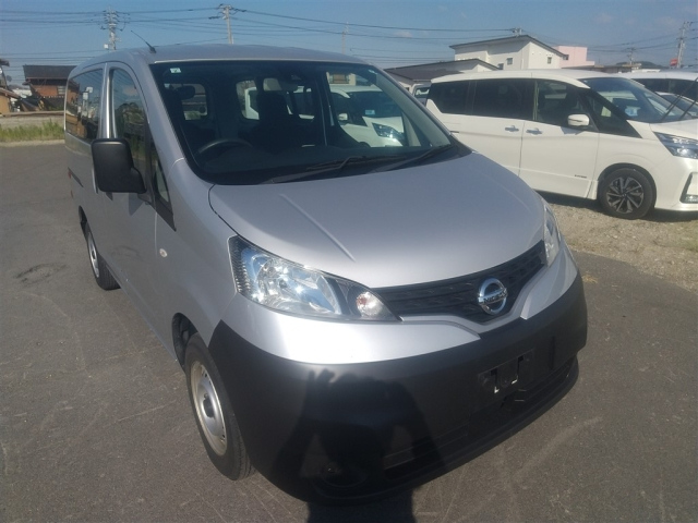 NISSAN NV200