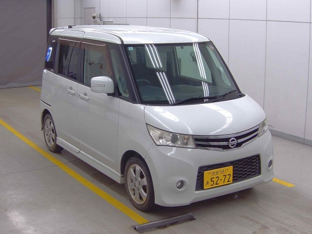 NISSAN ROOX