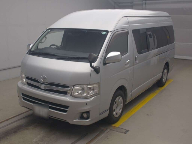 TOYOTA HIACE