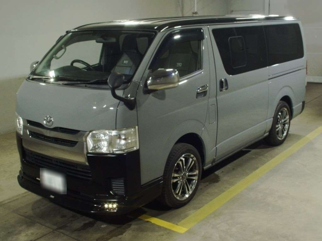 TOYOTA HIACE VAN