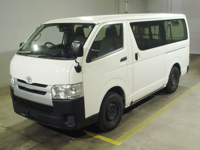 TOYOTA HIACE VAN