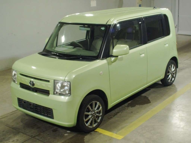 TOYOTA PIXIS SPACE