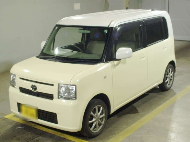 TOYOTA PIXIS SPACE