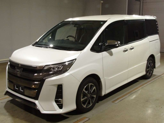 TOYOTA NOAH