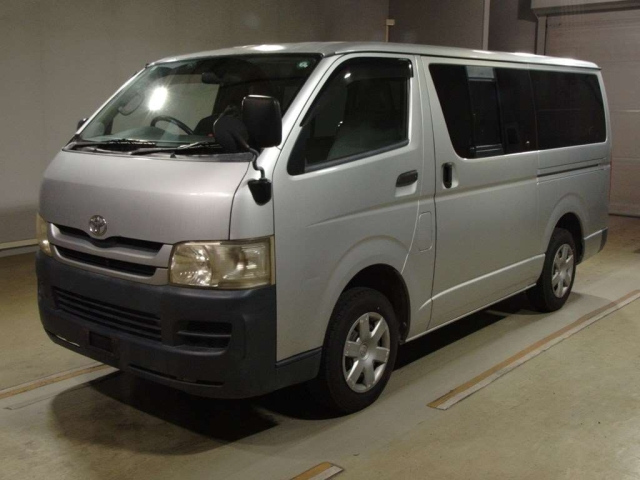 TOYOTA HIACE VAN