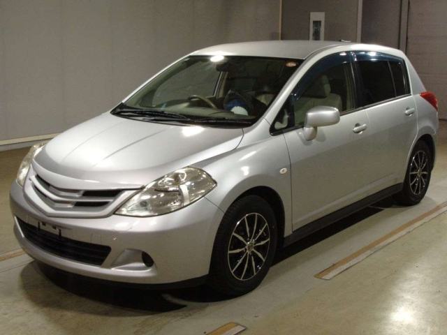 NISSAN TIIDA