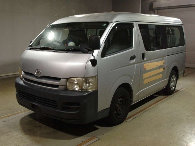 TOYOTA HIACE