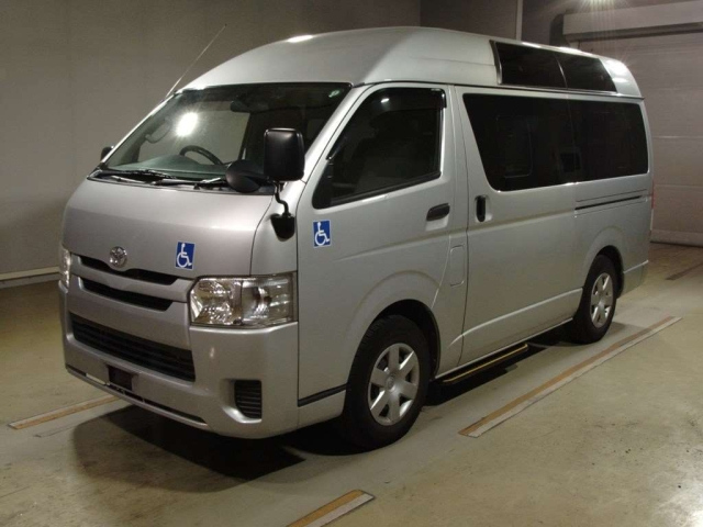 TOYOTA HIACE VAN