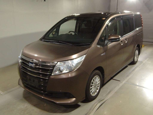 TOYOTA NOAH