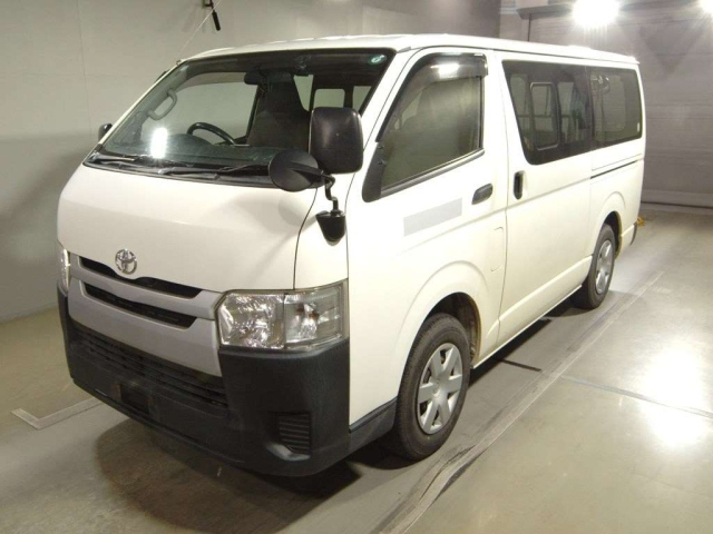TOYOTA HIACE VAN