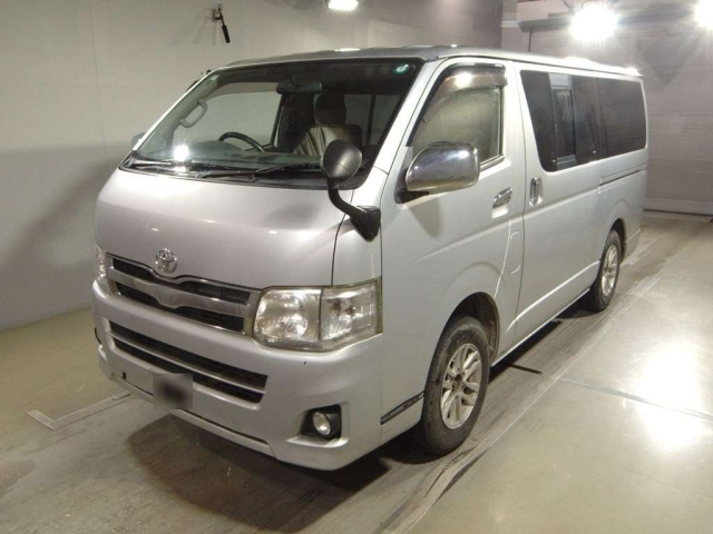 TOYOTA HIACE VAN