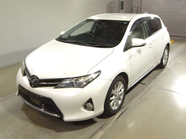 TOYOTA AURIS