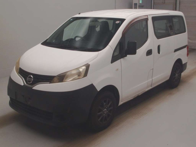 NISSAN NV200