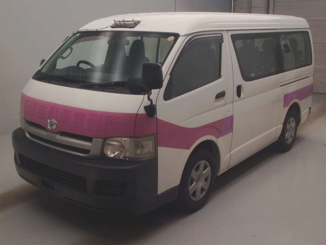 TOYOTA HIACE