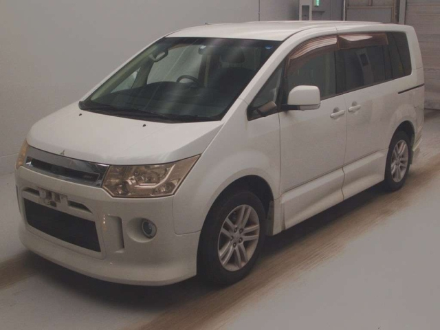 MITSUBISHI DELICA D5
