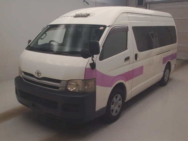 TOYOTA HIACE