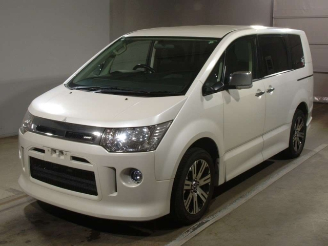 MITSUBISHI DELICA D5