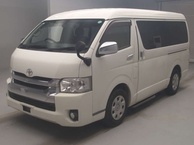 TOYOTA HIACE