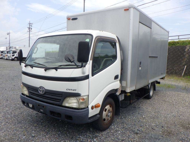 TOYOTA DYNA