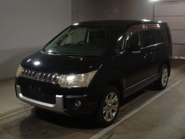 MITSUBISHI DELICA D5