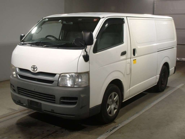 TOYOTA HIACE VAN