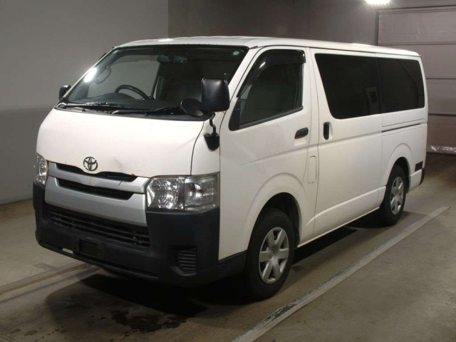 TOYOTA HIACE VAN