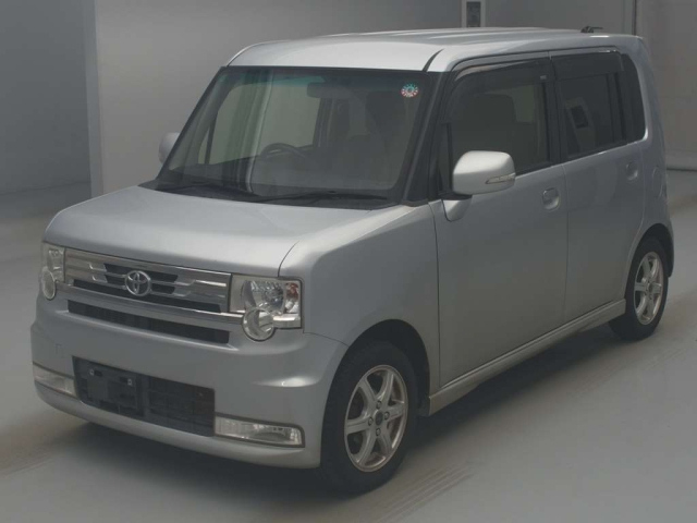TOYOTA PIXIS SPACE