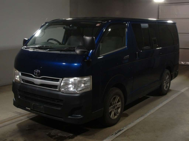 TOYOTA HIACE VAN
