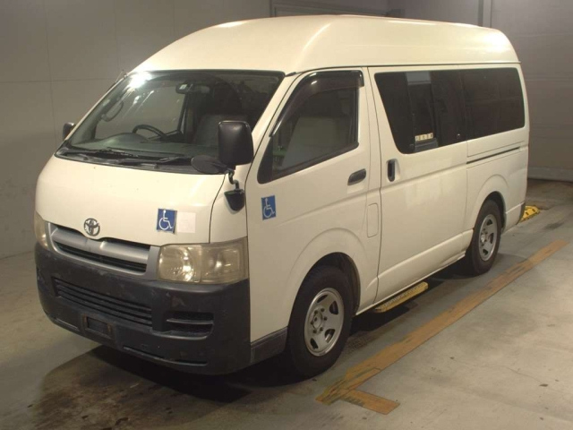 TOYOTA HIACE VAN