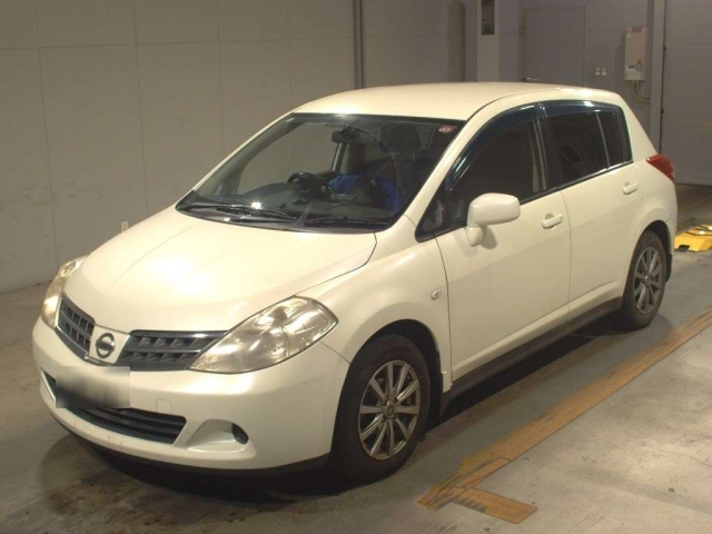 NISSAN TIIDA