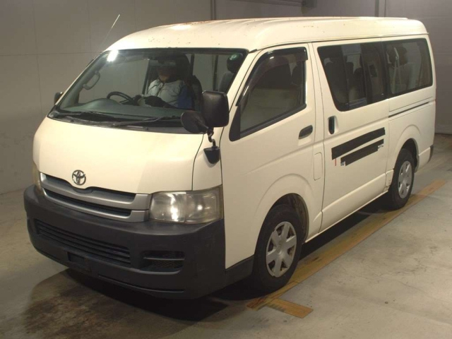 TOYOTA HIACE