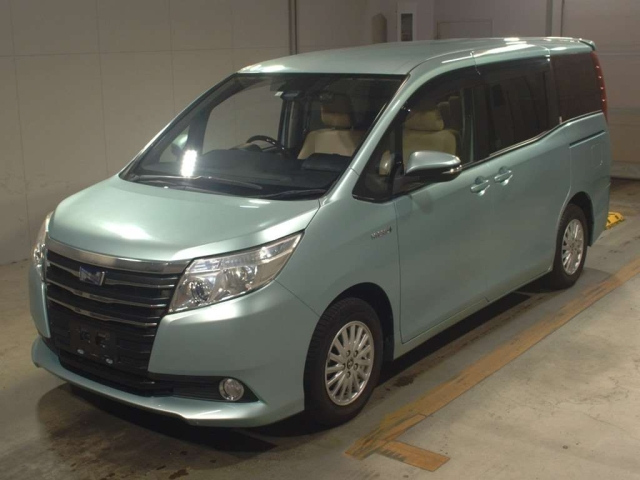 TOYOTA NOAH