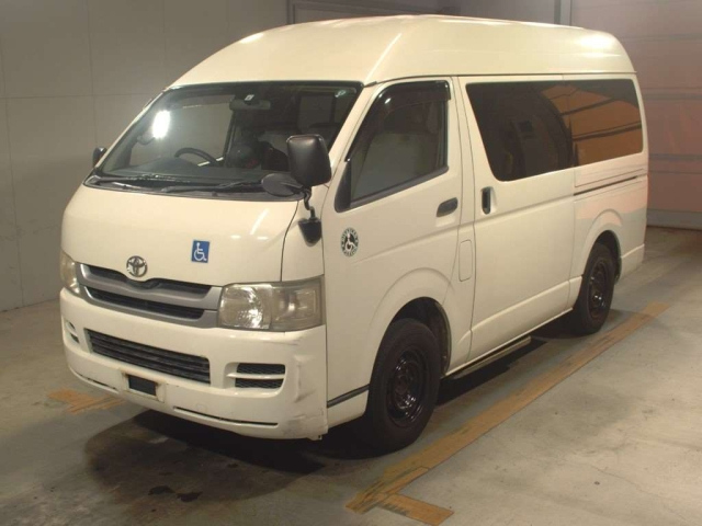 TOYOTA HIACE VAN